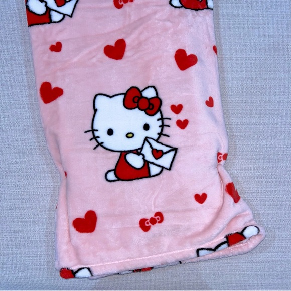 Hello Kitty Pink Valentine Hearts Throw Blanlet 50” x 70” - Picture 2 of 6